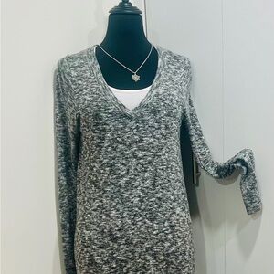 Paper Crane Gray V-Neck Women's Top drop sides Small